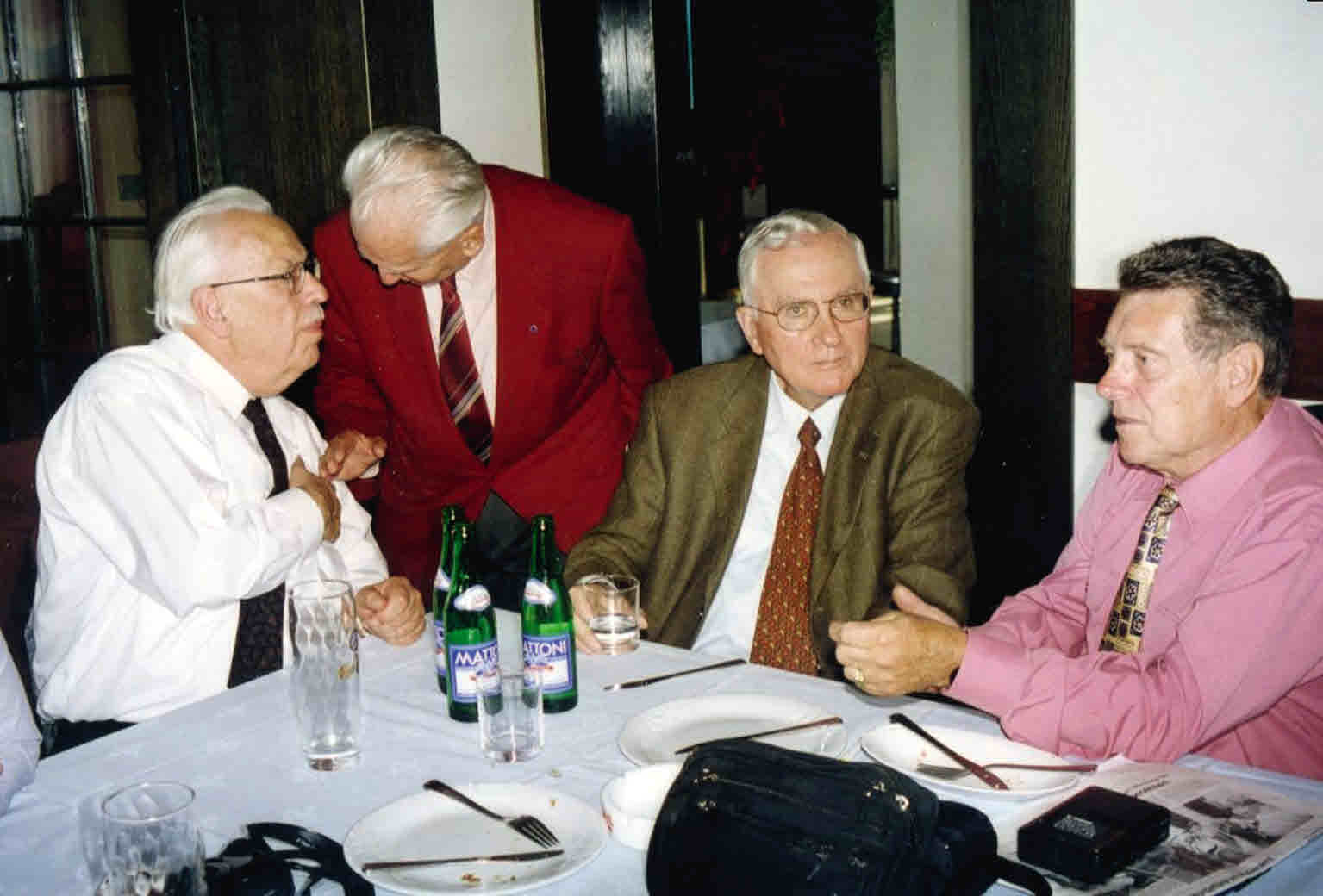 Jaroslav Venclík im Gespräch mit Peter Klepsch, daneben Professor Herbert Voitl